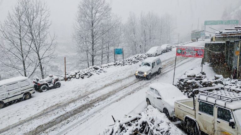 uttarakhand_weather_snowfall_1740114185804_1740114186116
