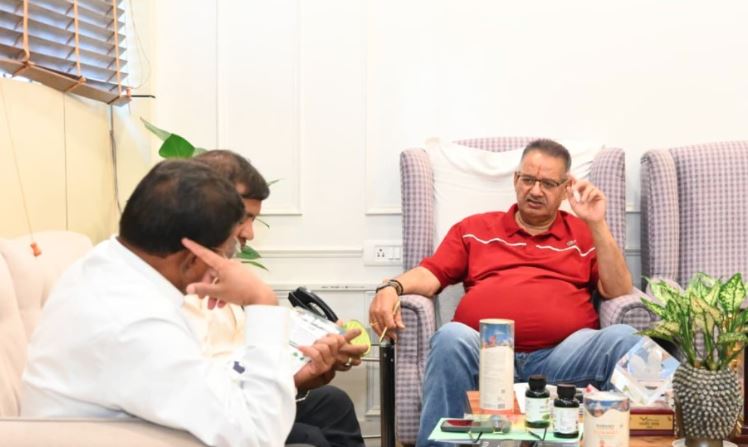 Minister-Ganesh-Joshi-3
